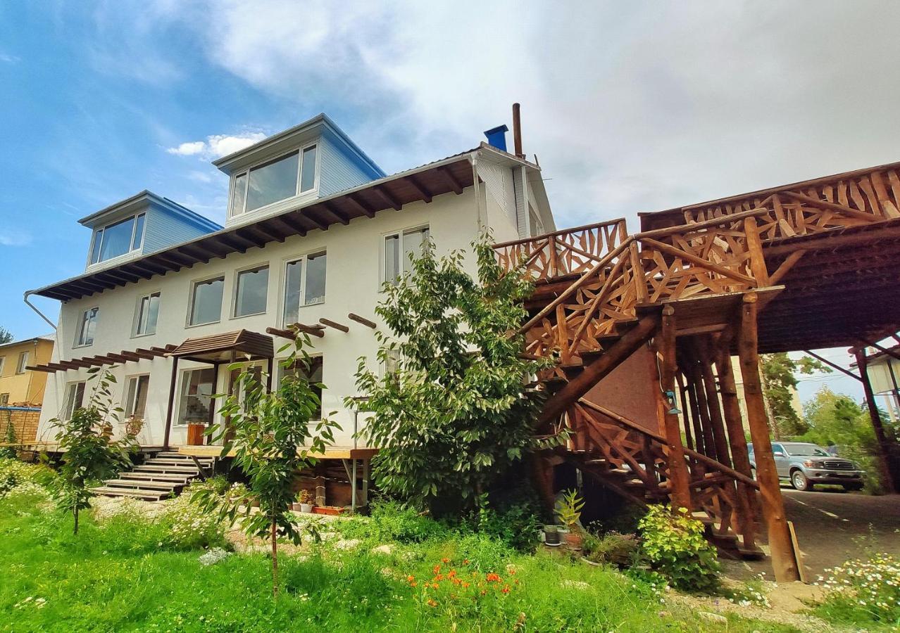 Matsunoki Hotel Karakol Luaran gambar