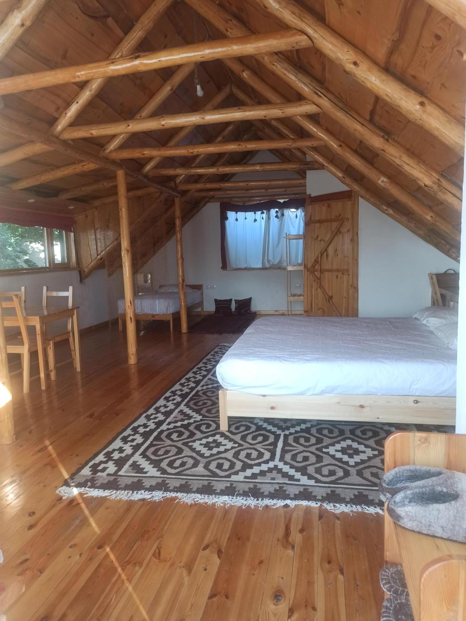 Matsunoki Hotel Karakol Luaran gambar