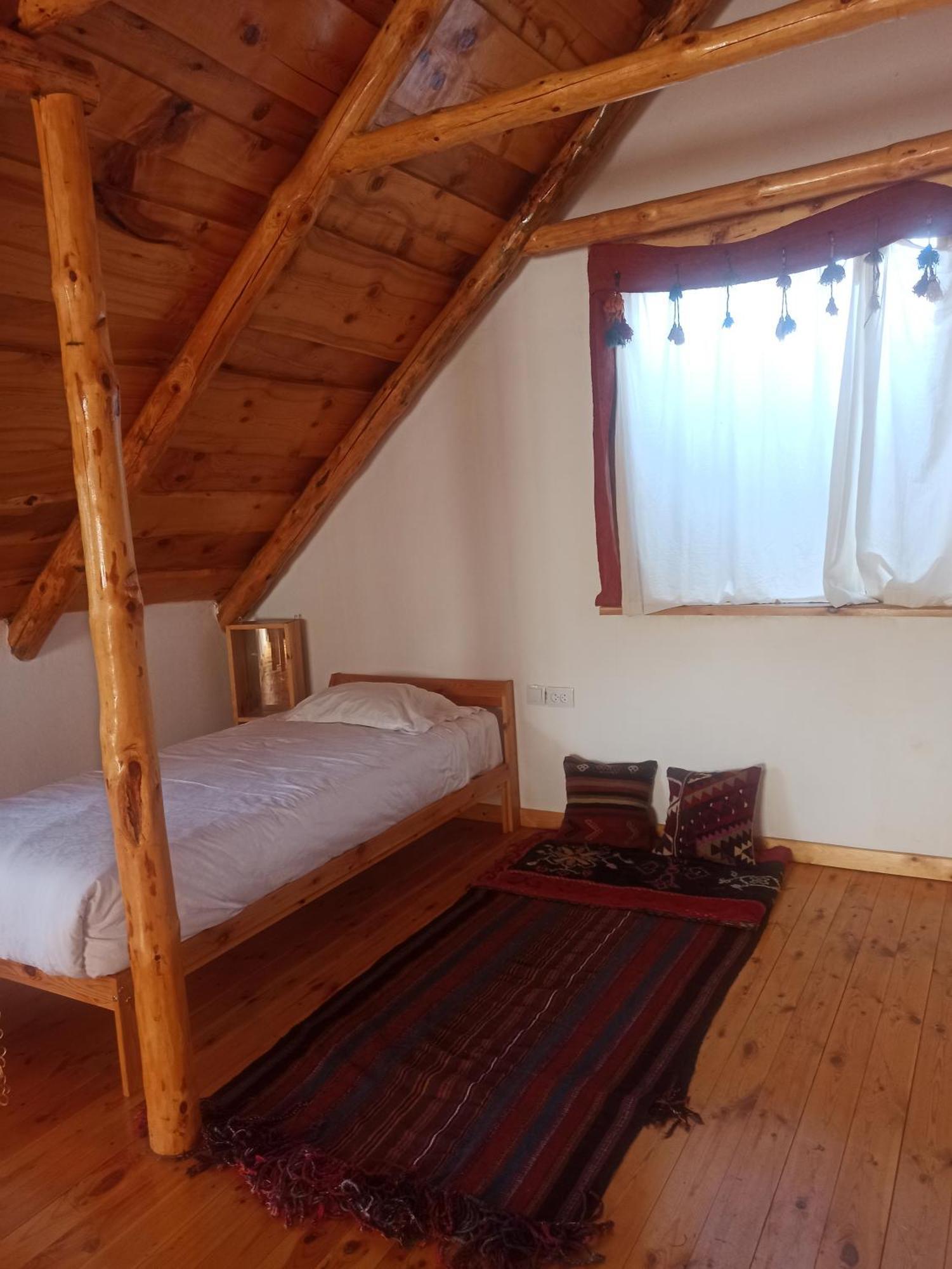 Matsunoki Hotel Karakol Luaran gambar
