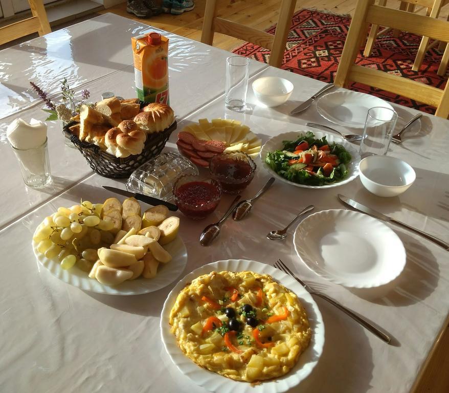 Matsunoki Hotel Karakol Luaran gambar