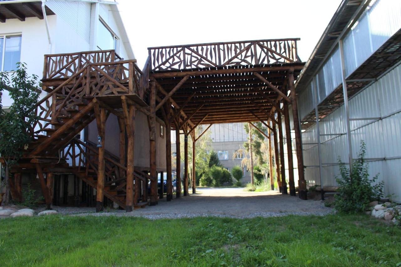 Matsunoki Hotel Karakol Luaran gambar